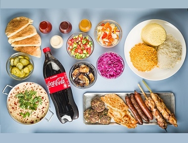 ארוחת 4 בשרים זוגית, 4 סוגי בשרים לבחירה + 2 תוספות, 5 סלטים ורטבים לבחירה מנת חומוס - טחינה + 2 פיתות ובקבוק שתייה 1.5 ליטר.