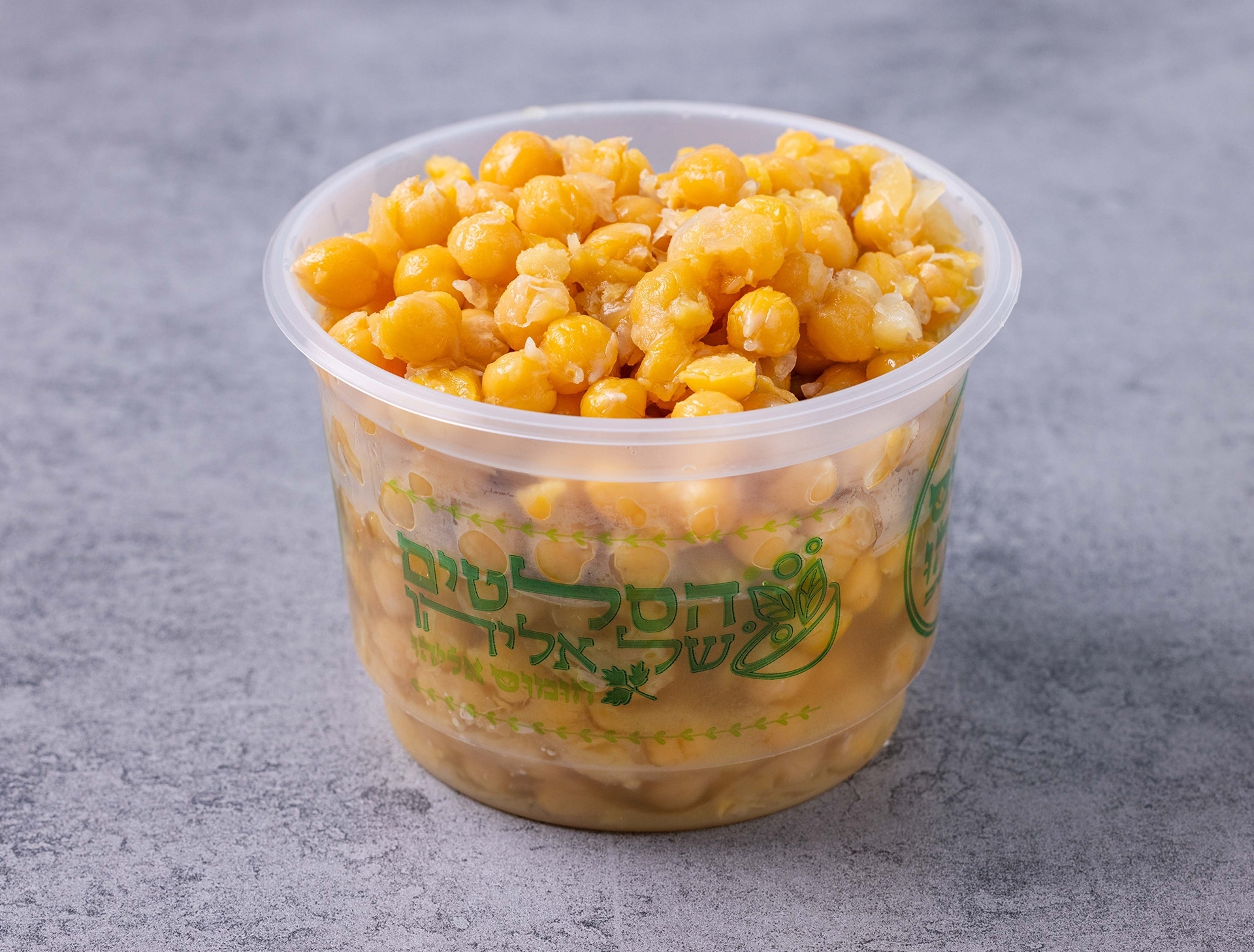 גרגירי חומוס בגביע — צילום מעמוד המקור