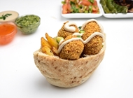 חצי מנת פלאפל בפיתה חצי מנת פלאפל בפיתה יעקב קבב עיר תחתית חיפה