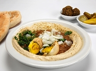 חומוס פול במגשית מפגש הפלאפל התימני גבעתיים