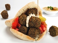 פלאפל בפיתה מפגש הפלאפל התימני גבעתיים