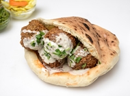 פלאפל ג'ינה בפיתה פלאפל ג'ינה בפיתה פלאפל ג'ינה שוקן תל אביב