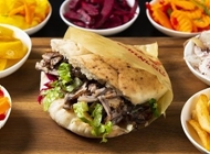 עסקית חברים בפיתה מלך השווארמה ראשון לציון