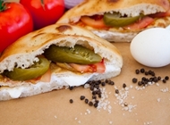 כריך חביתה כריך חביתה פיצה פושקה ירושלים ארנונה