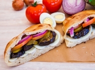 כריך סביח כריך סביח פיצה פושקה ירושלים ארנונה