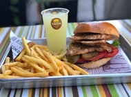 ארוחת חזה עוף בלחמנייה ארוחת חזה עוף בלחמנייה טינגוס ראשון לציון