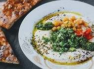 צלחת לבנה צלחת לבנה אום כולתום חיפה מסעדה טבעונית