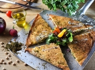 סמבוסק גבינות ופסטו סמבוסק גבינות ופסטו אום כולתום חיפה מסעדה טבעונית
