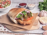 שניצל שום ובצל מעושן בפיתה שניצל שום ובצל מעושן בפיתה שניצליין באר שבע