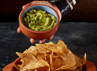 נאצ'וס עם גוואקמולה מקסיקנה גריל גלילות (סינמה סיטי)