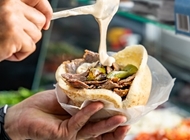 שווארמה דונר טורקי בפיתה שווארמה דונר טורקי בפיתה באבאג'ים תל אביב