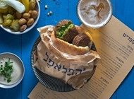 מנת פלאפל מנת פלאפל חומוס כספי פתח תקווה