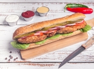 שניצל צ'ילי חריף בבאגט שניצל צ'ילי חריף בבאגט רוסטר רעננה