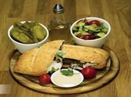 כריך סביח כריך סביח צ'יז פיצה גן הצפון