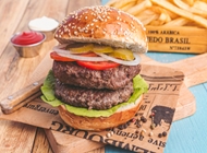 המבורגר 540 גרם המבורגר 540 גרם השניצליה קצרין