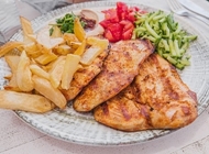 חזה עוף בצלחת חזה עוף בצלחת אליקוס אשקלון