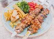 2 שיפודים פרגיות בצלחת 2 שיפודים פרגיות בצלחת אליקוס אשקלון