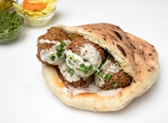 פלאפל ג'ינה בפיתה פלאפל ג'ינה בפיתה פלאפל ג'ינה מנחם בגין תל אביב