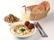 חומוס במגשית חומוס במגשית פלאפל ג'ינה מנחם בגין תל אביב