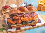 שניצל בחלה שניצל בחלה השניצליה חדרה