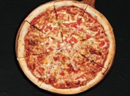 מבצע 2 מגשי פיצה משפחתיים + בקבוק שתייה 1.5 ליטר PIZZA רייה חיפה