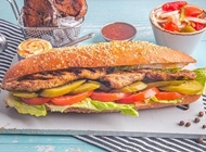 כריך חזה עוף במרינדה כריך חזה עוף במרינדה סטריט פוד ראשון לציון