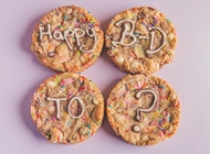 מארז 4 עוגיות עם כיתוב שוקולד מתוקו קינוחים מושחתים