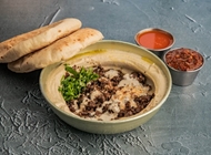 חומוס בשר חומוס בשר חומוסיית הבקתה תל אביב