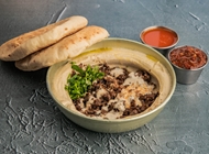 חומוס בשר חומוס בשר חומוסיית הבקתה תל אביב