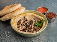 חומוס רצועות עוף חומוס רצועות עוף חומוסיית הבקתה תל אביב
