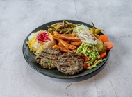 שיפוד קבב בקר-כבש במגש + 2 תוספות שווארמה הסולטן רמת גן