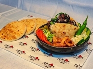 2 שיפודים לבחירה בפיתה שווארמה הסולטן רמת גן