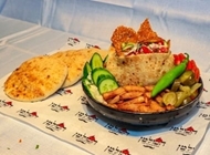 שניצל עוף אמיתי בפיתה שווארמה הסולטן רמת גן