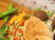 פלאפל בפיתה שווארמה הסולטן רמת גן