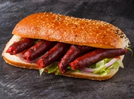 נקניקיות מרגז בבאגט / ג'בטה הביס המושלם חיפה