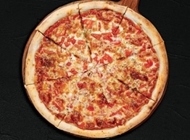 מבצע משפחתית + בקבוק שתייה 1.5 ליטר PIZZA רייה חיפה