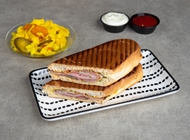 טוסט נקניקייה DUKU Meat Bar דוקו מיט בר