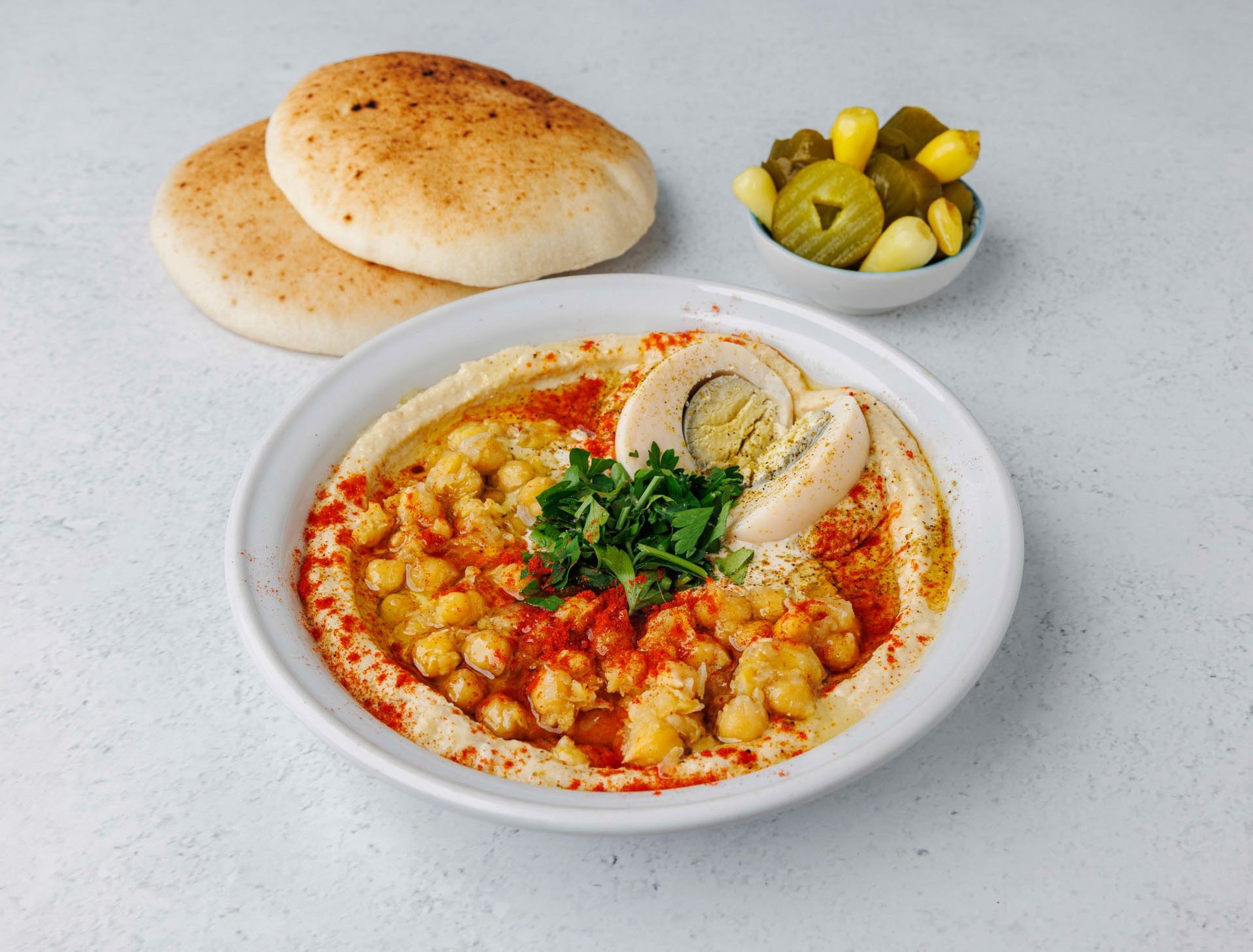 חומוס גרגירים וביצה קשה אגדה של קבב תל אביב