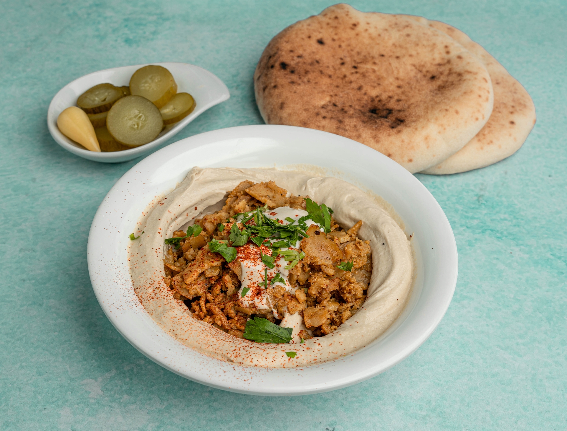‫צלחת חומוס שווארמה טבעונית 🌱 לאפלס החומוס והפלאפל פתח תקווה