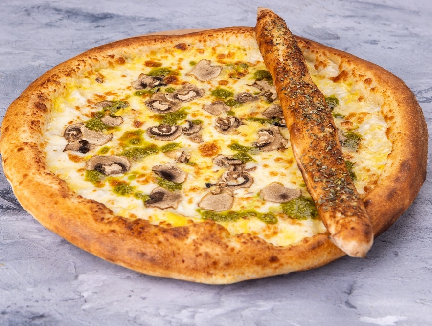 פיצה נתנייתית + מקל שום פיצה אחד העם רחובות