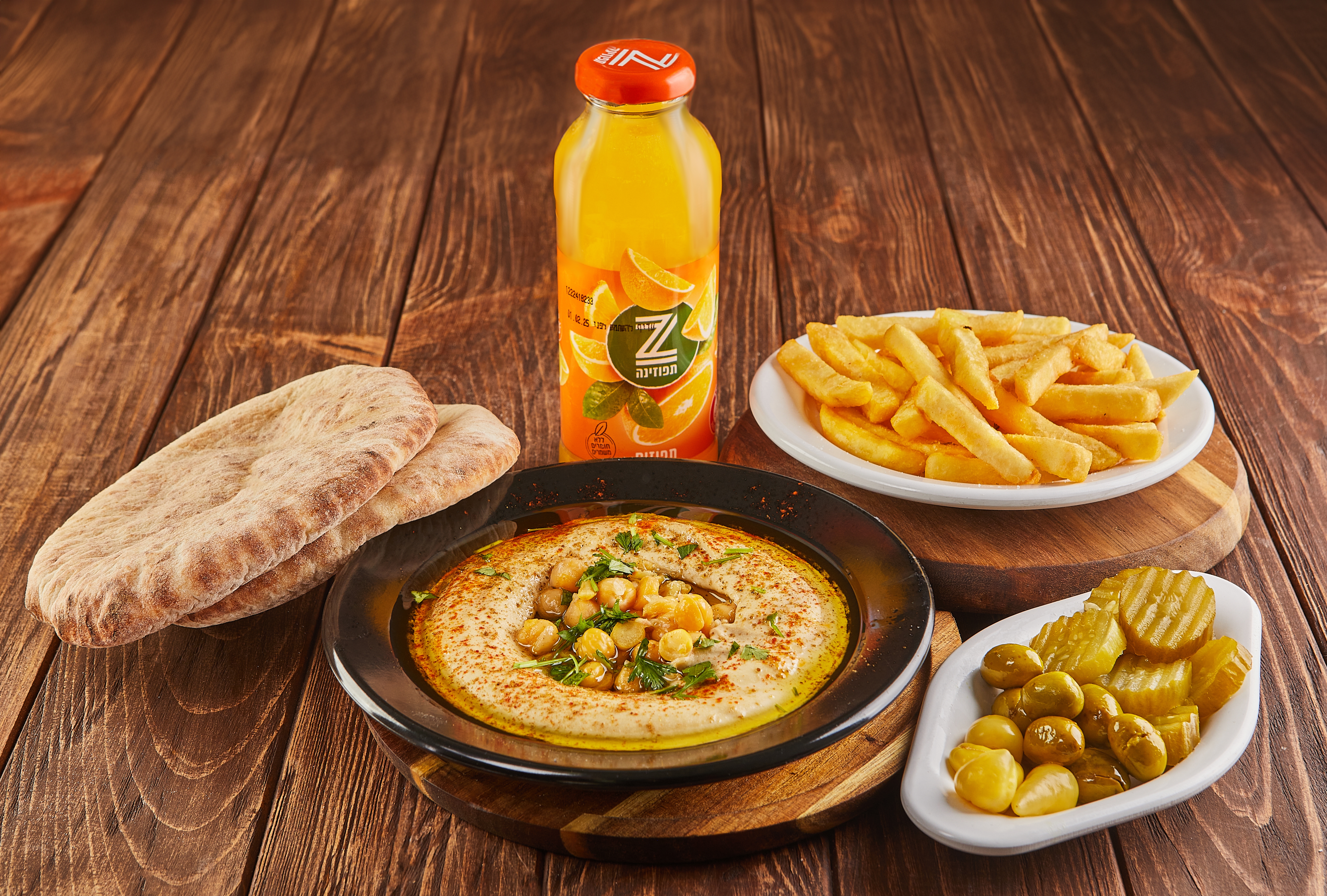 עסקית חומוס גרגרים + צ'יפס / סלט אישי + שתייה חומוס 101 ירושלים