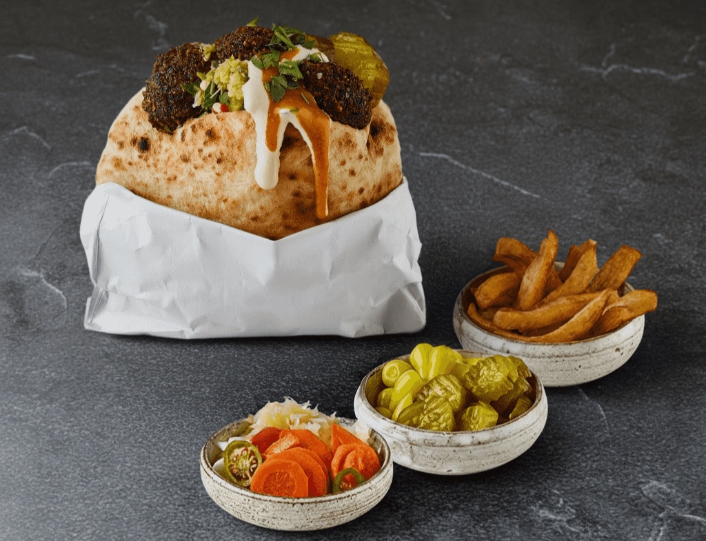 ארוחת פלאפל, צ'יפס ושתייה באבא ג'ים מודיעין