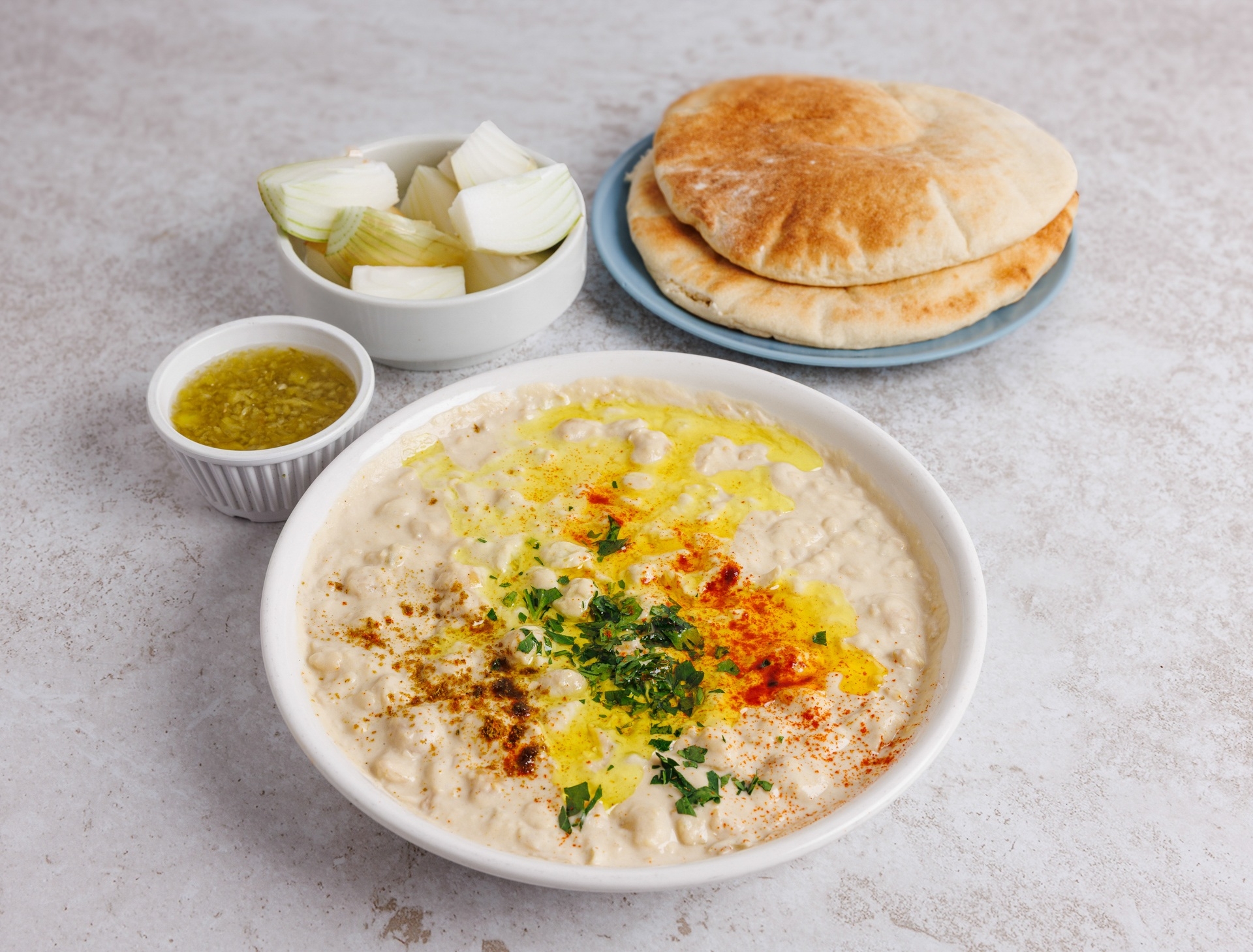 מסבחה בצלחת חומוס פול אבו חסן יפו