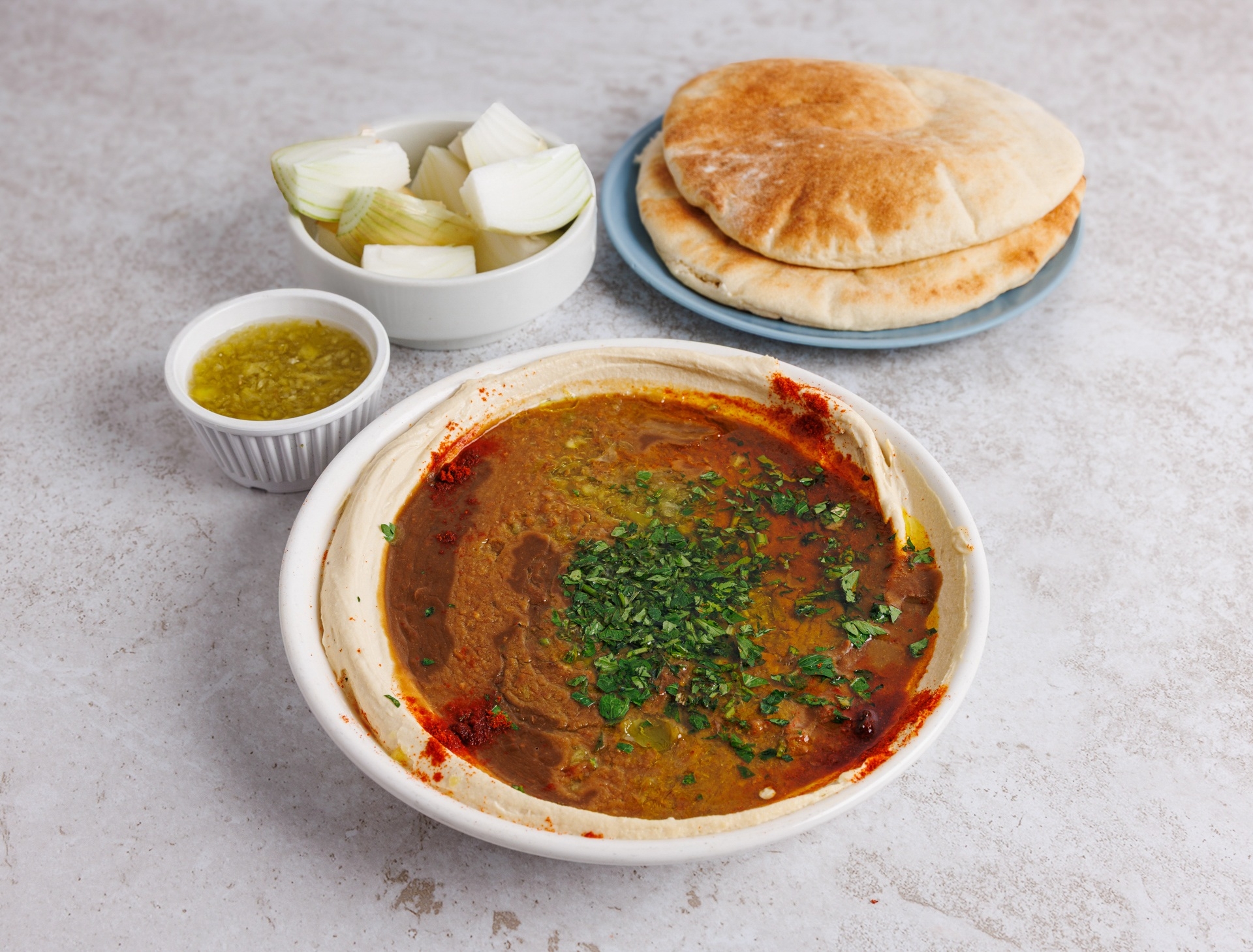 חומוס פול בצלחת חומוס פול אבו חסן יפו