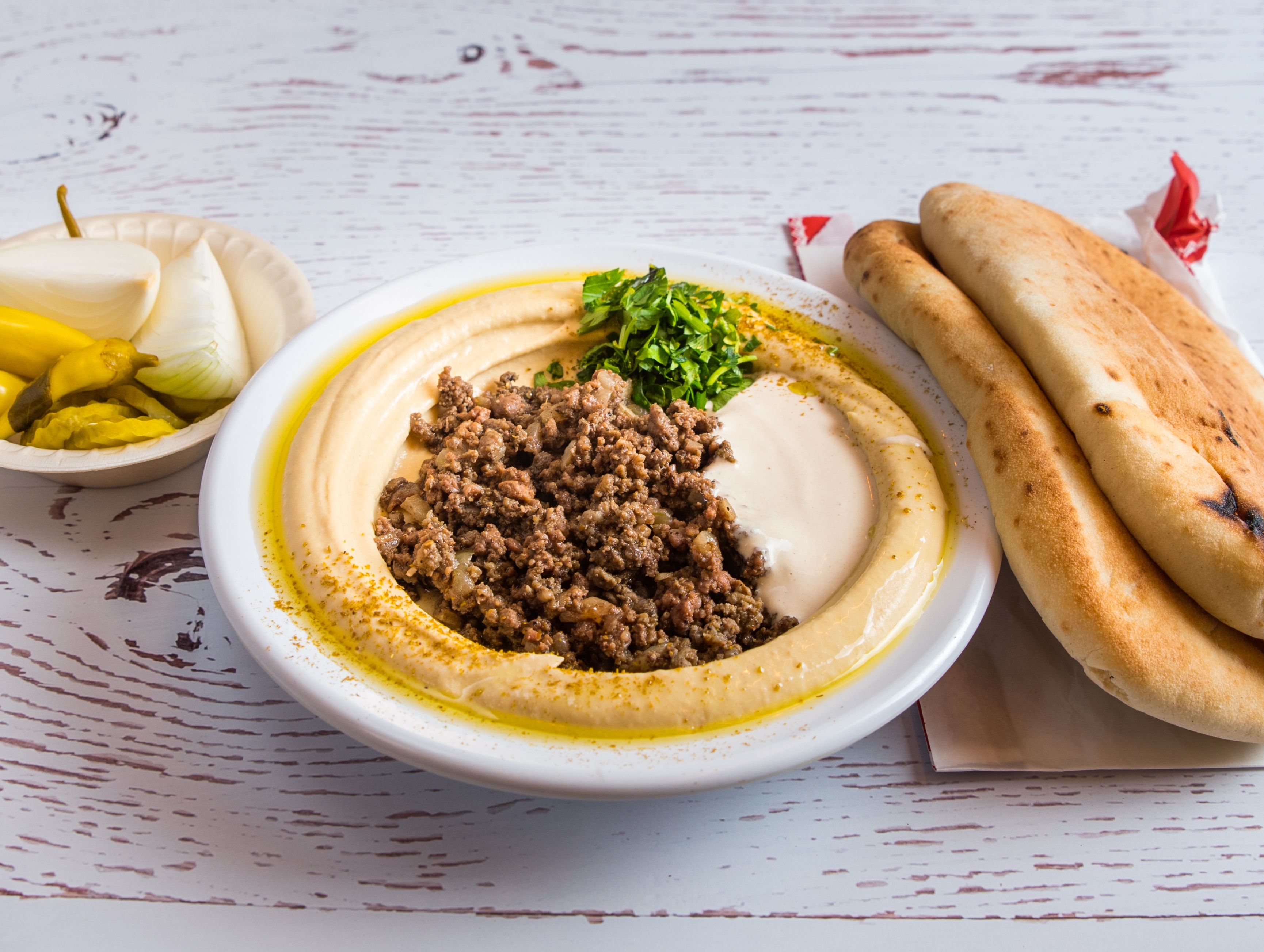 חומוס | בתוספת טלה טחון חומוס יהונתן רמת גן