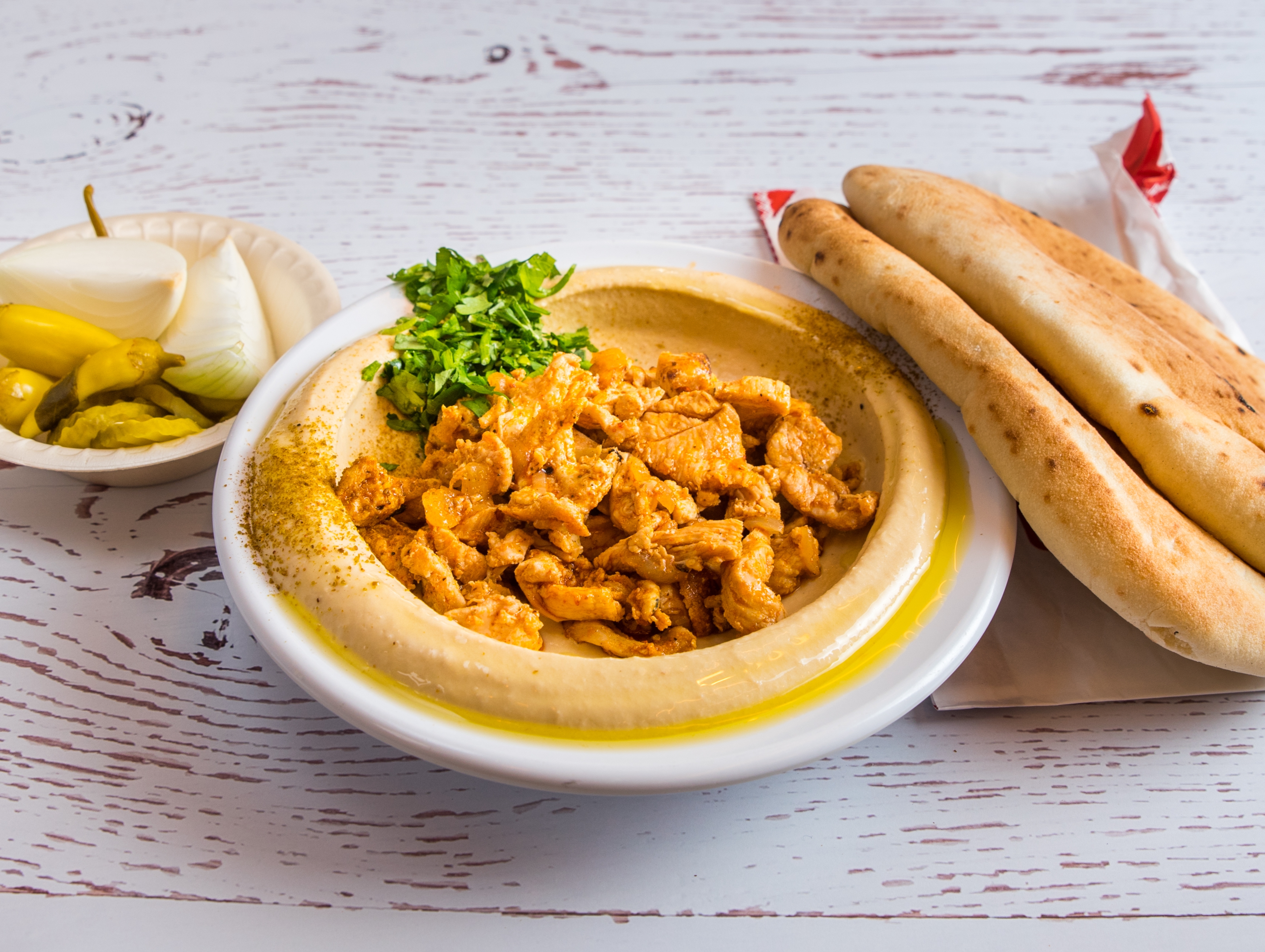 חומוס | בתוספת חזה עוף חומוס יהונתן רמת גן