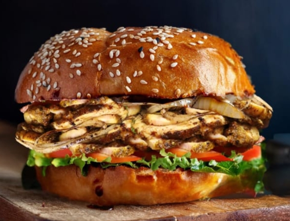 סמוקי שווארמה טבעונית בבריוש עגולה Meat Bone מיט בון נס ציונה