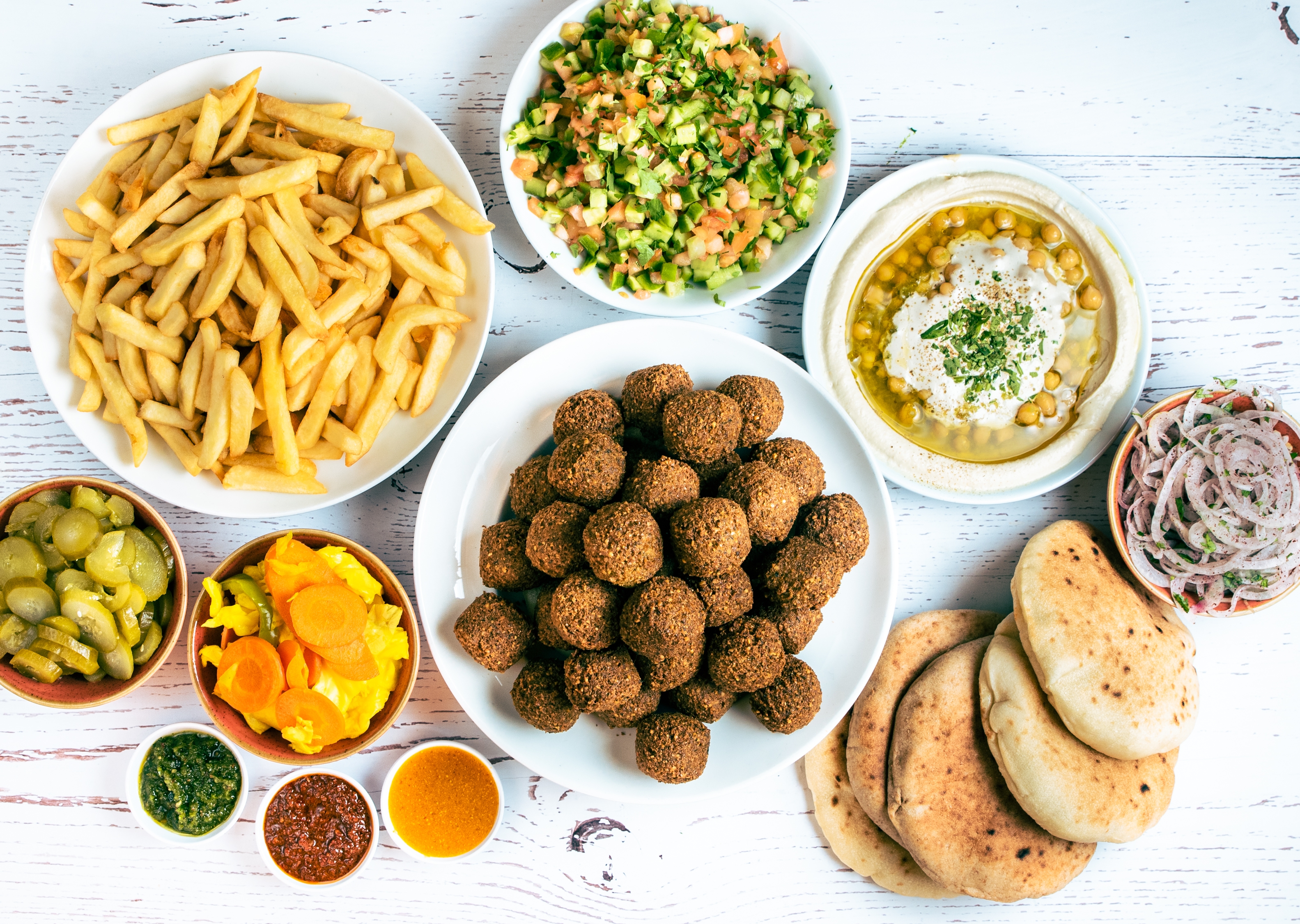 ארוחת חלוקה ל 5 סועדים פלאפל ג'ינה שוקן תל אביב