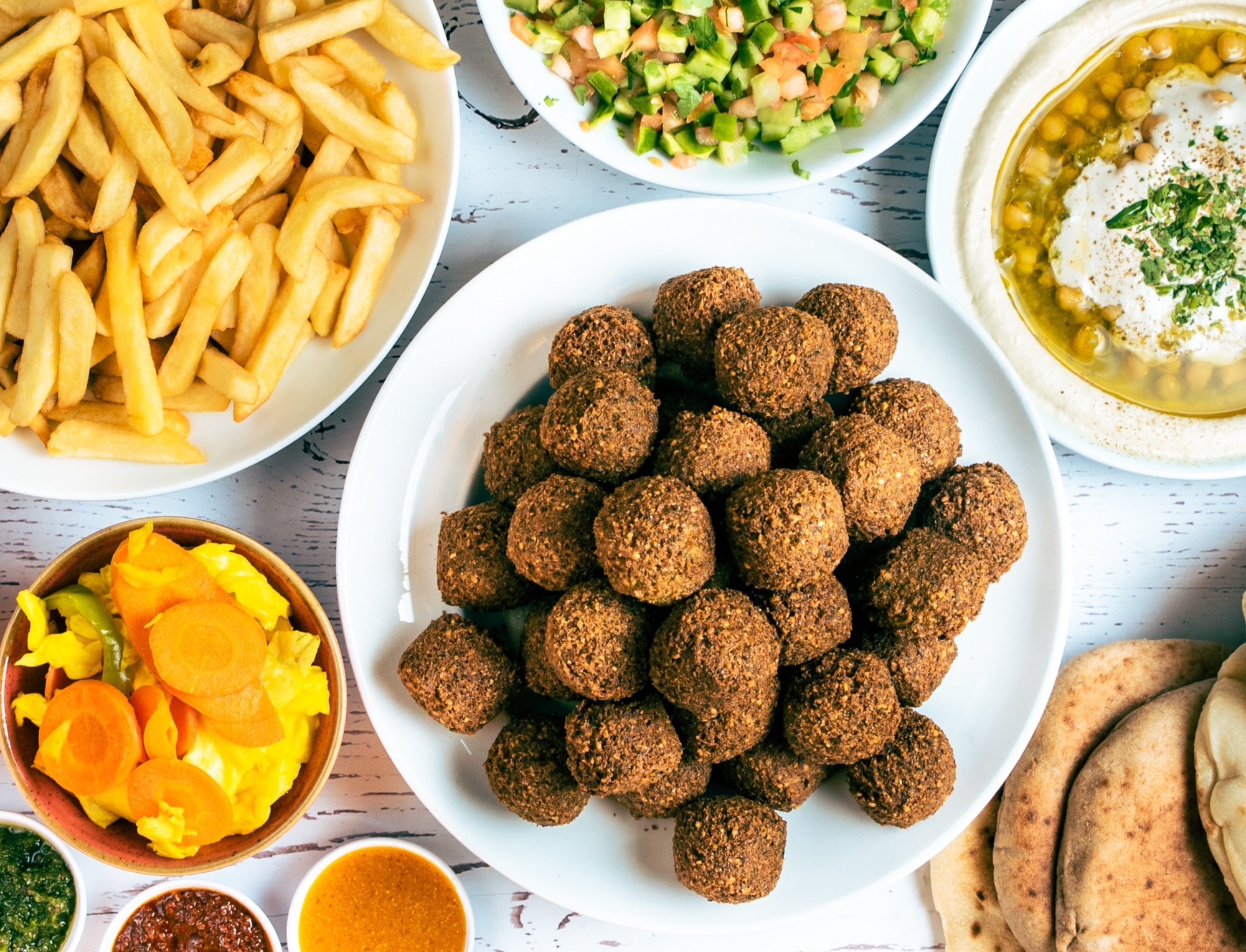 ארוחת חלוקה ל 5 סועדים פלאפל ג'ינה שוקן תל אביב
