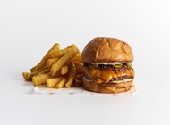 ארוחת CHILI CRUNCH BURGER גרינברג בורגר שינקין תל אביב